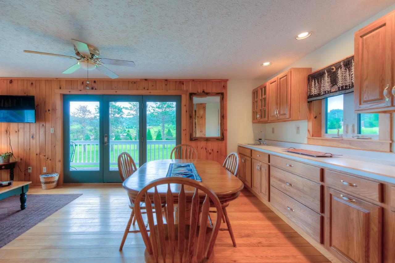 Amazing Grace Villa McHenry Exterior photo